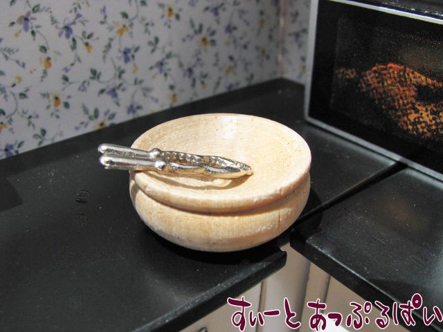10093